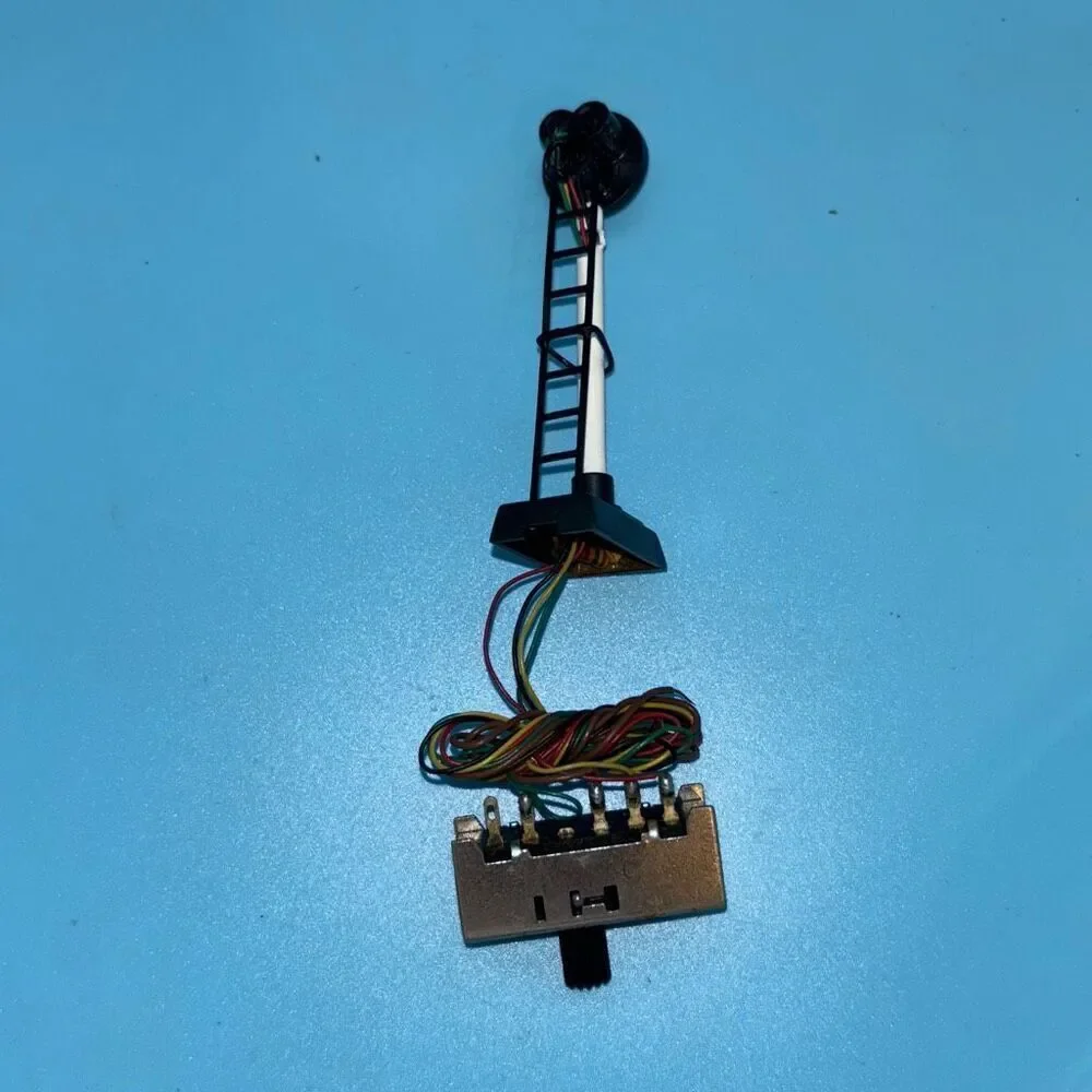 New Model Power HO Scale Lighted Railroad Signal #1679 4way switch